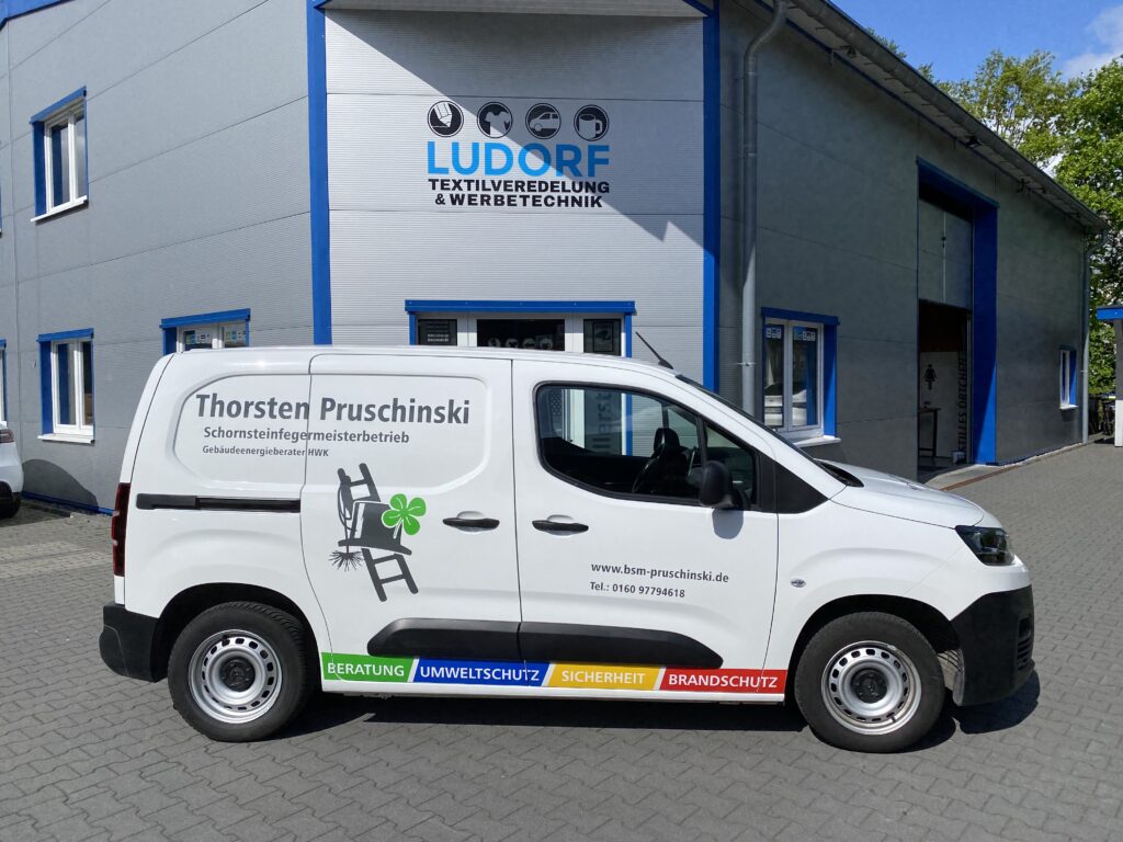 Autos und Anhänger