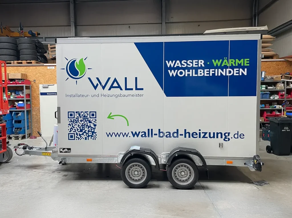 Fahrzeugbeschriftung an Anhänger – mobile Werbung für Unternehmen und Flotten