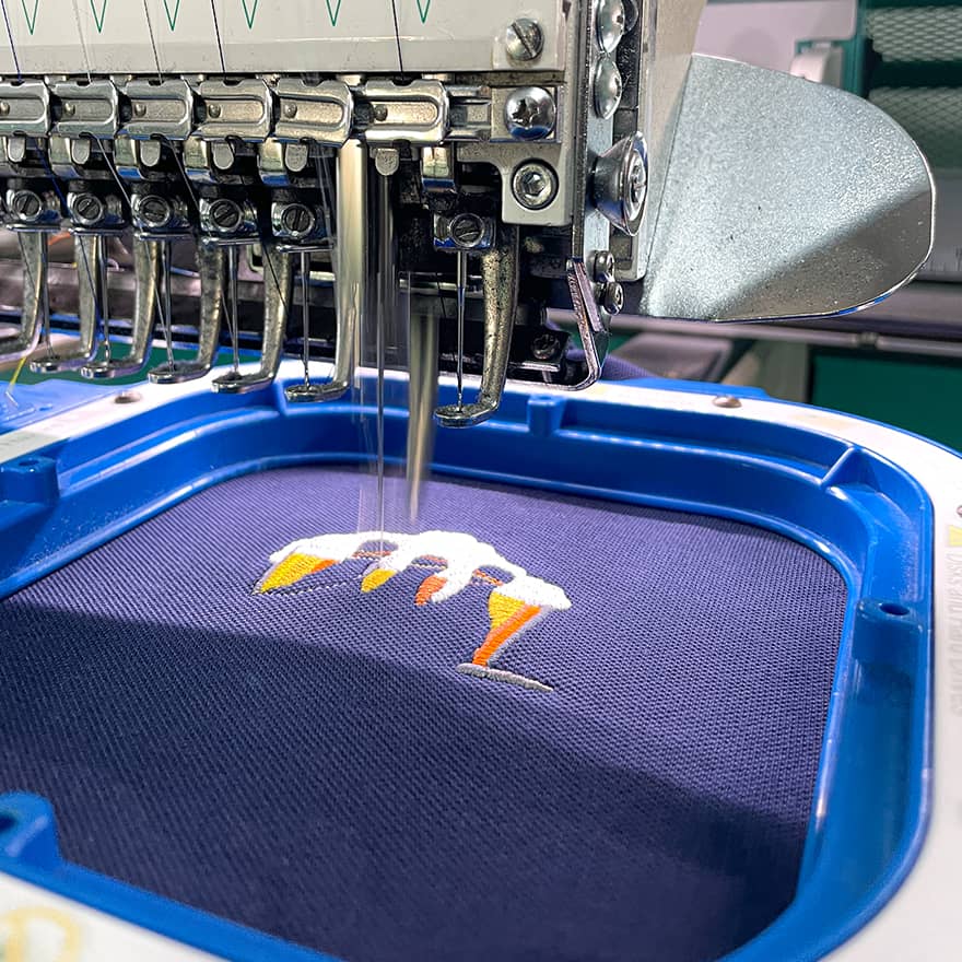 Professioneller Textildruck und hochwertige Stickerei für individuelle Firmenkleidung