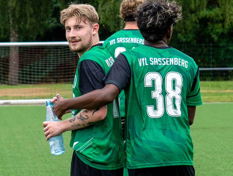 Fußballmannschaft aus Sassenberg in individuell veredelter Sportbekleidung